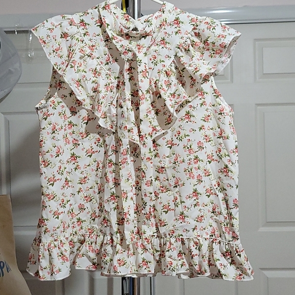 Blouse is from Japan. Worn twice, fits size s-m - Picture 3 of 3